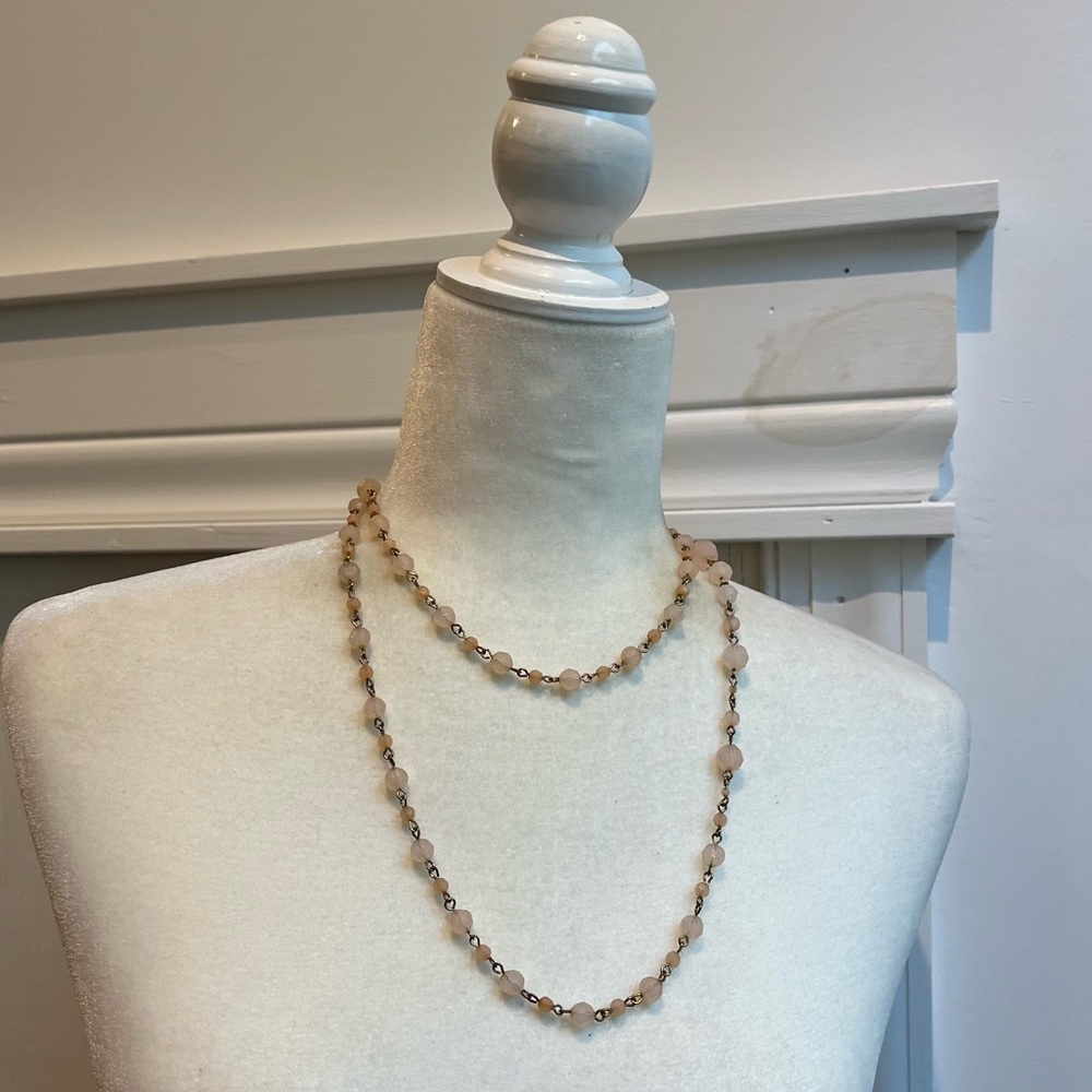 Light peach sparkly beaded long necklace can be doubled - Picture 4 of 6